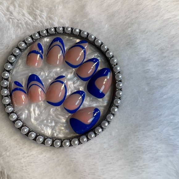 Press on nails - Picture 3 of 4